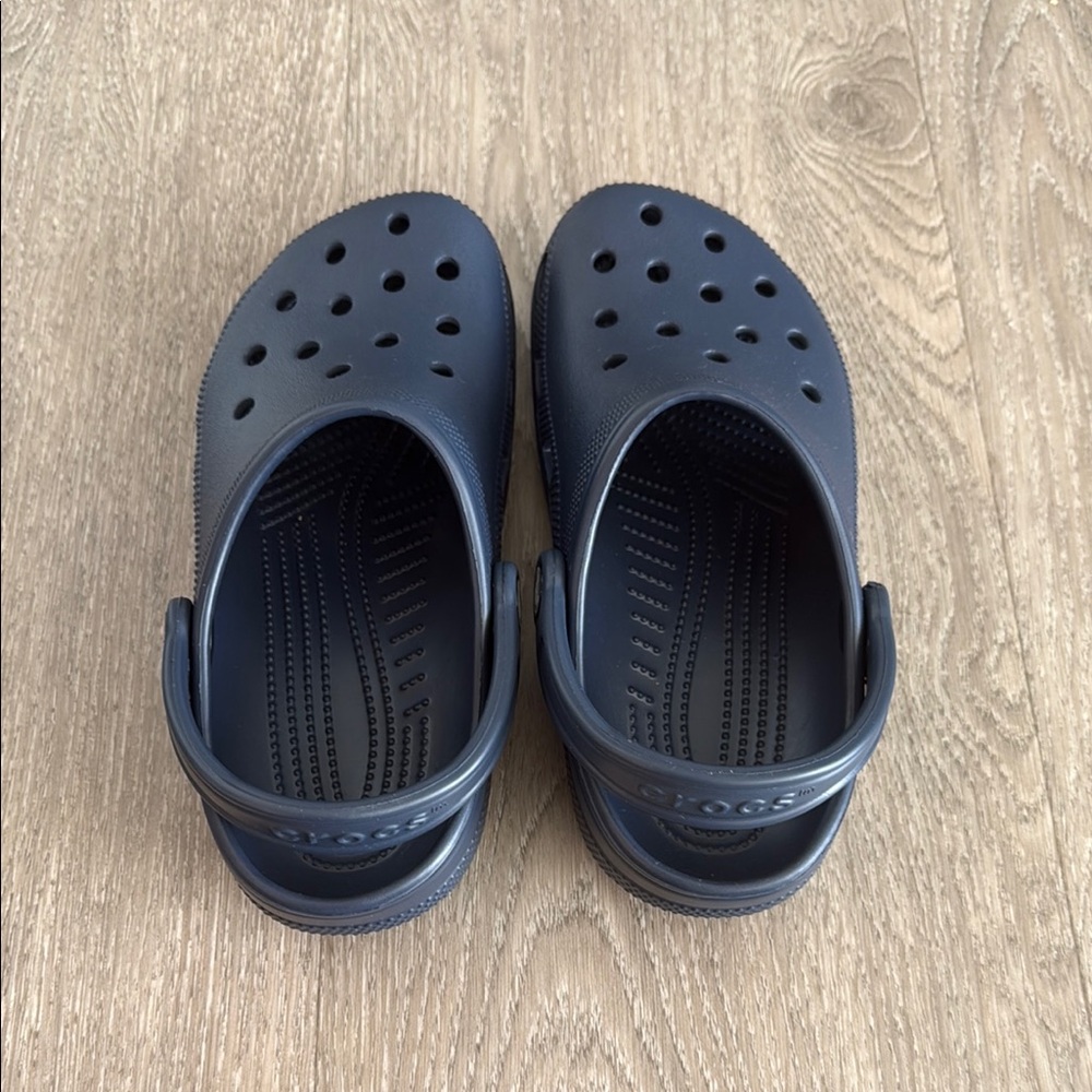 W7/M5 Navy Croc Clogs New w/o Tags - Picture 2 of 5